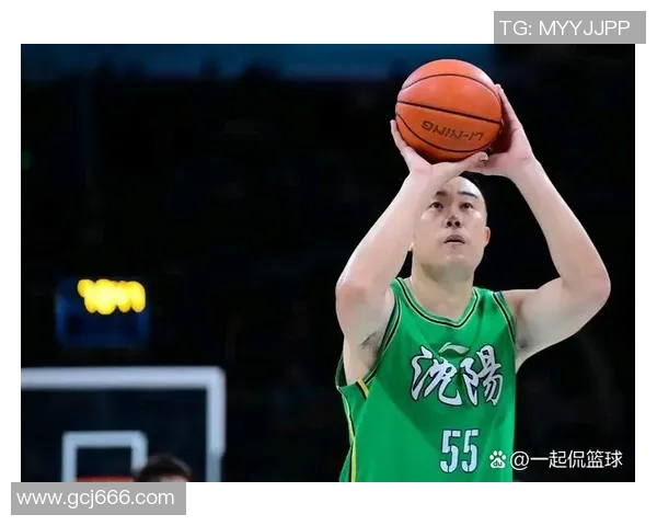 韩德君：从篮球新星到球队核心的成长之路与辉煌成就